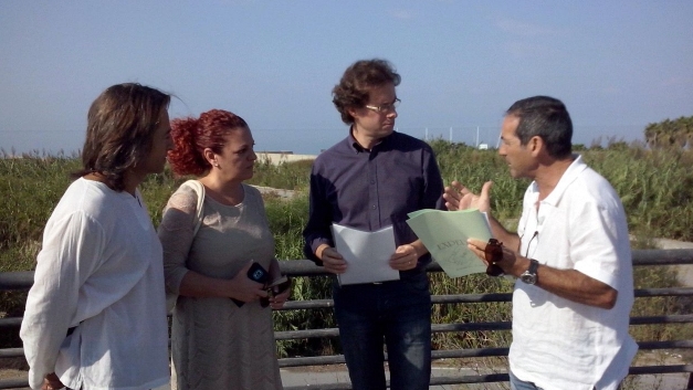 Ángel Coello explica sus propuestas en la zona al Guadalfeo.